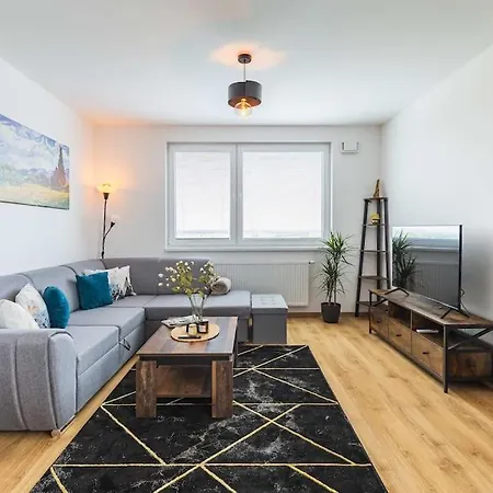 Bnb Airport View Industrial Loft Lägenhet
