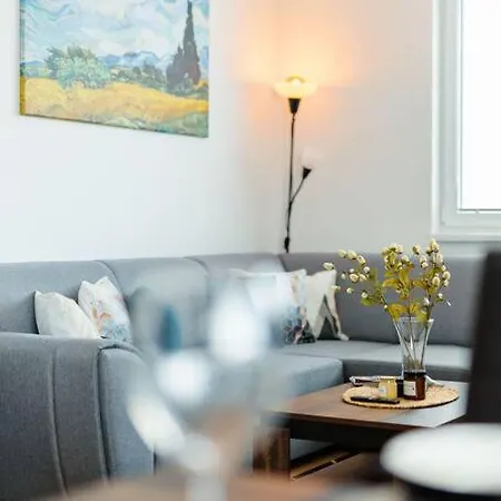 Bnb Airport View Industrial Loft *