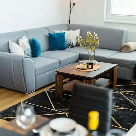 Bnb Airport View Industrial Loft Daire