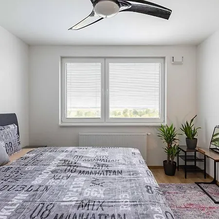 Daire Bnb Airport View Industrial Loft