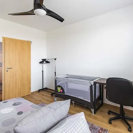Daire Bnb Airport View Industrial Loft Bratislava