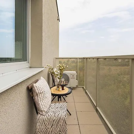 Bnb Airport View Industrial Loft