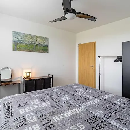 Bnb Airport View Industrial Loft Daire